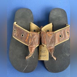Abercrombie & Fitch men’s leather flip flops vintage size 6 NWT